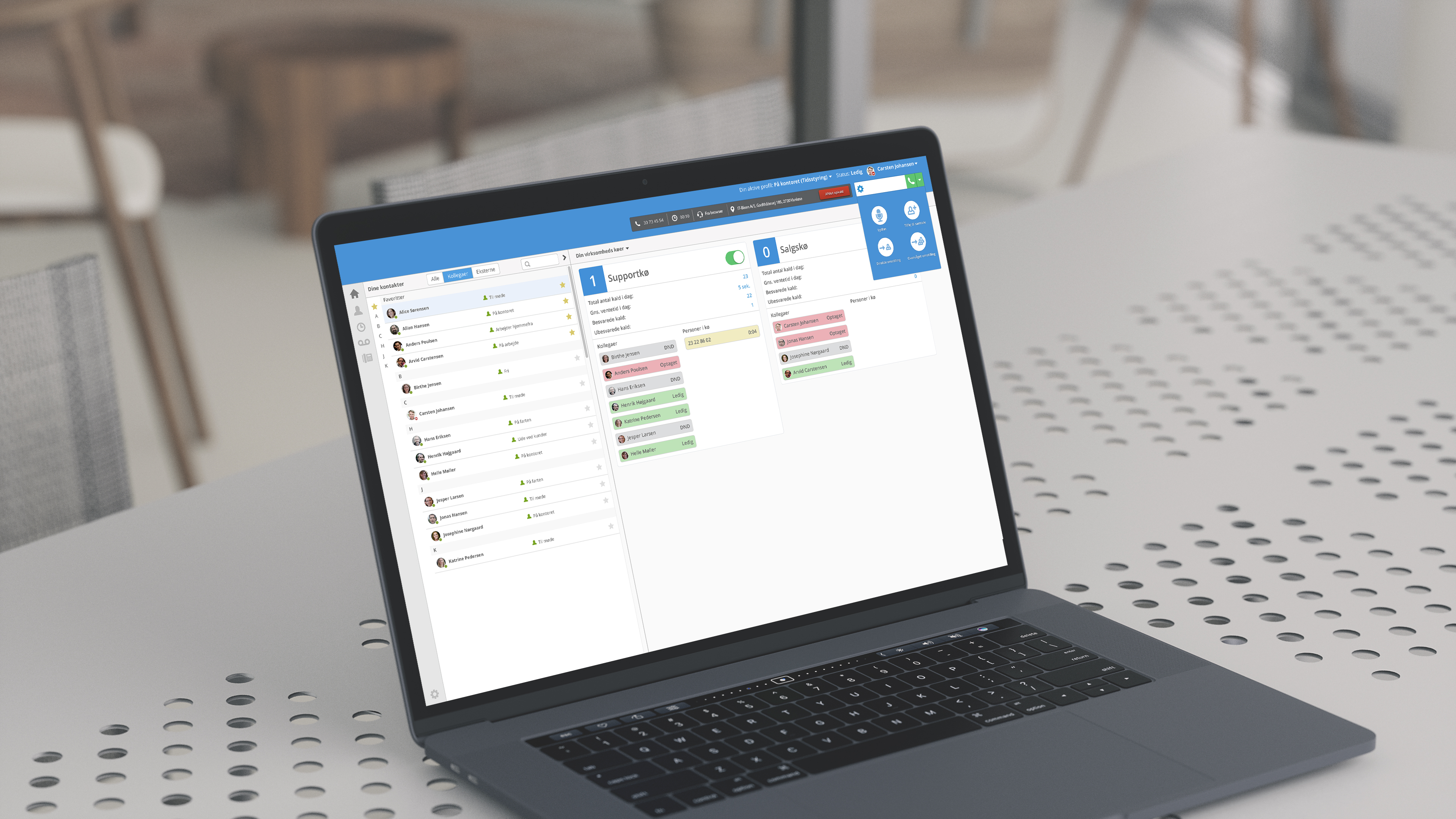 macbook-table-myfone